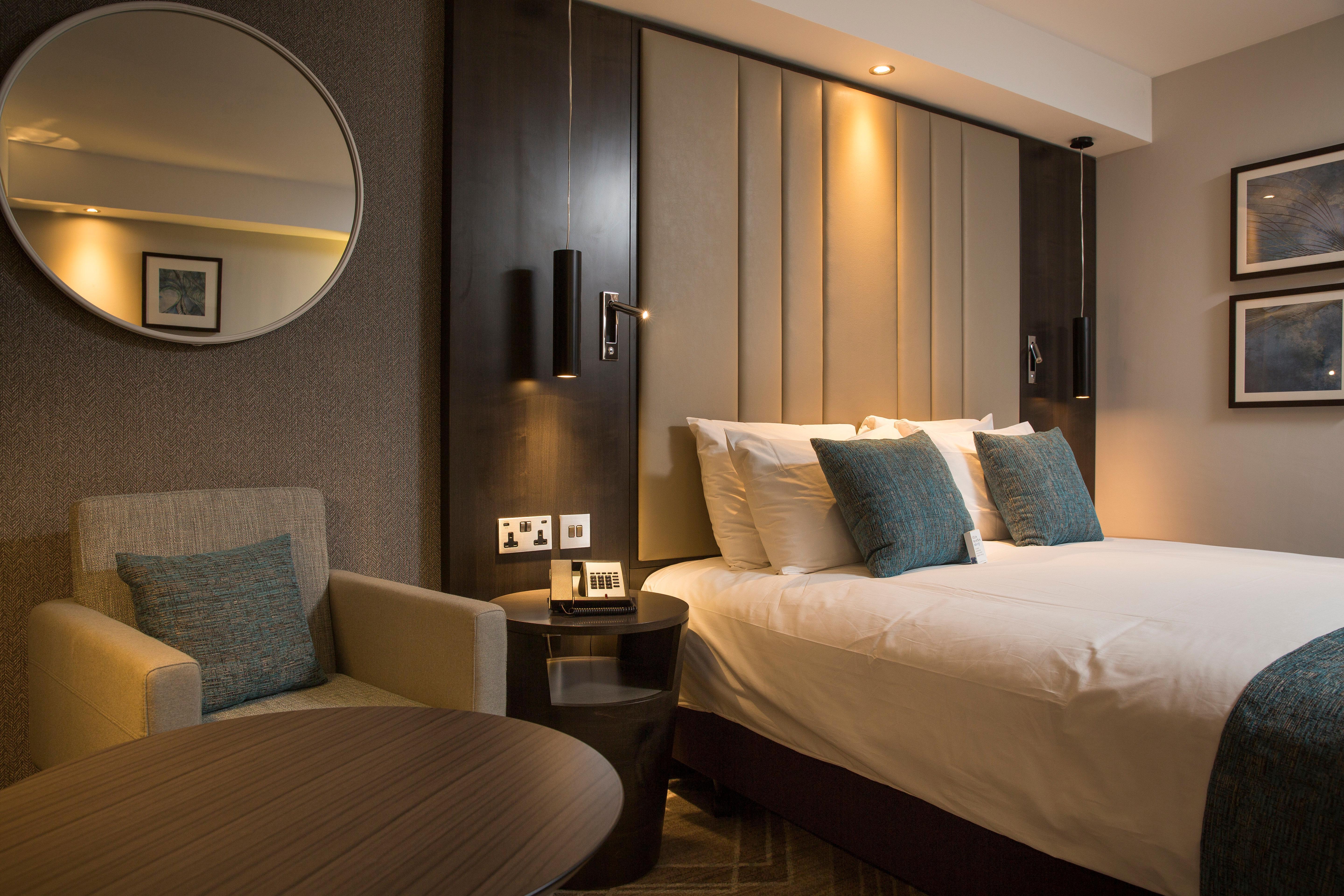 Crowne Plaza Basingstoke By Ihg Hotel Exterior photo