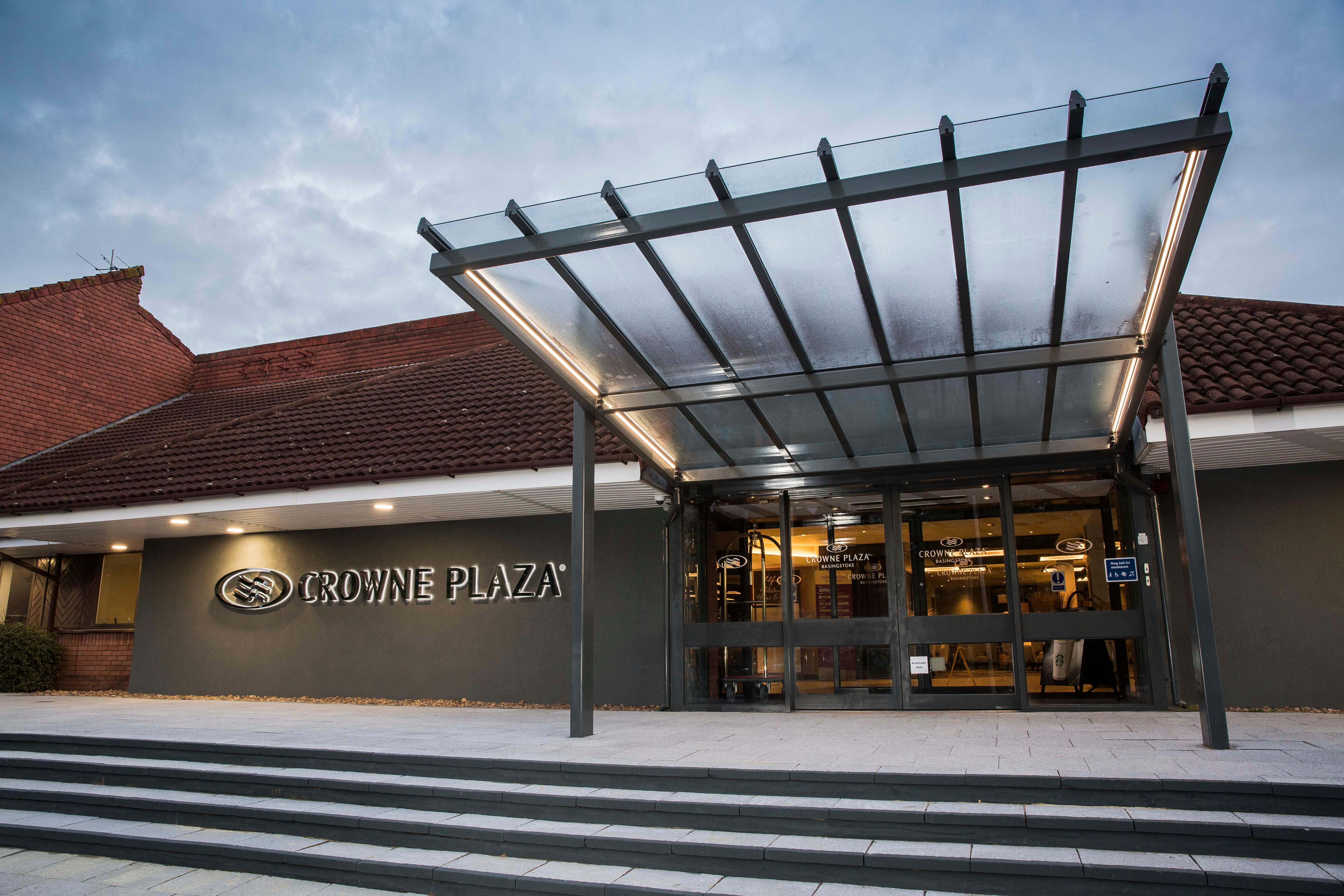 Crowne Plaza Basingstoke By Ihg Hotel Exterior photo