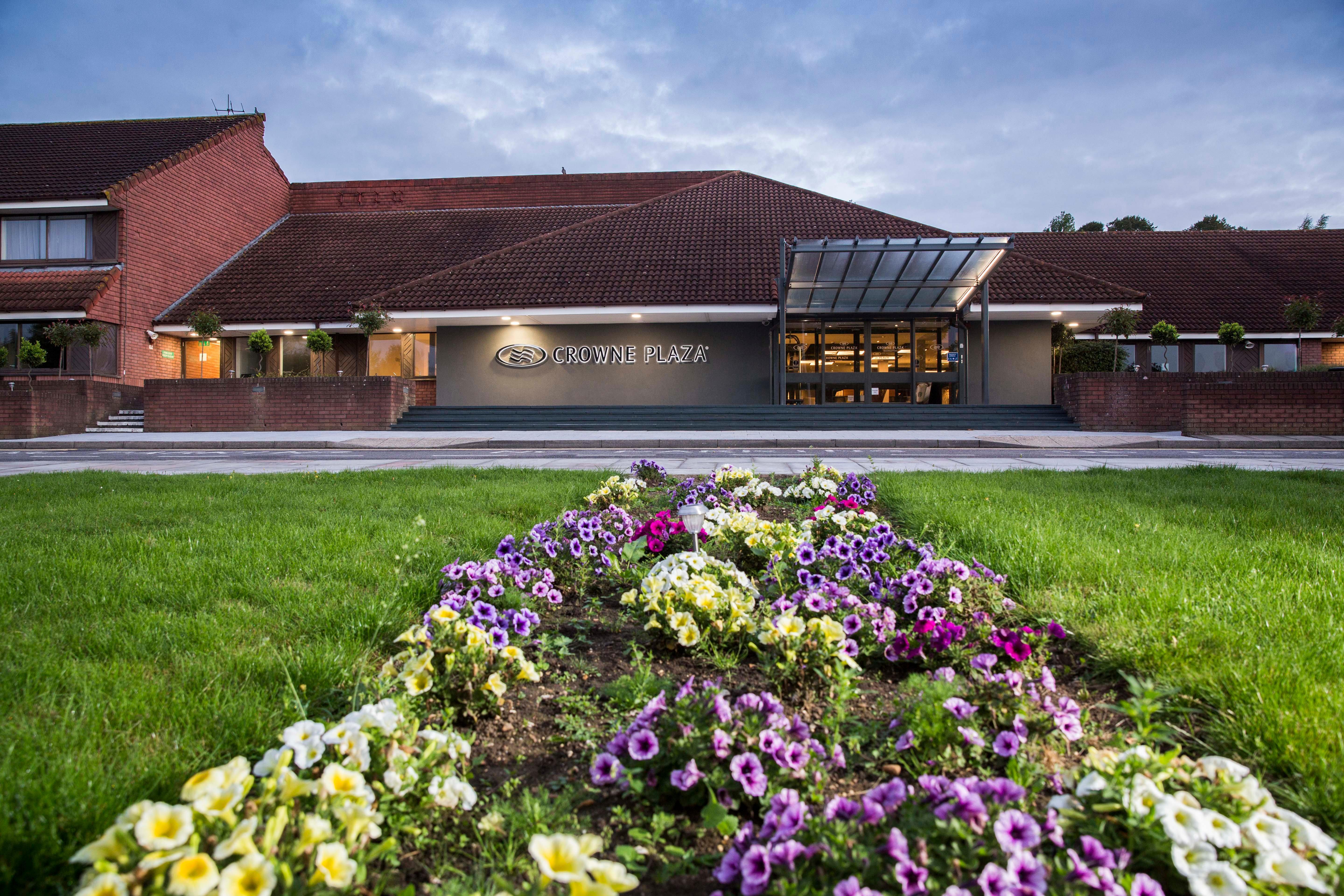 Crowne Plaza Basingstoke By Ihg Hotel Exterior photo